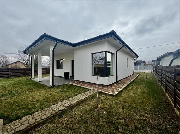 Casă individuală cu 3 camere cu Teren 633 Mp în Miroslava