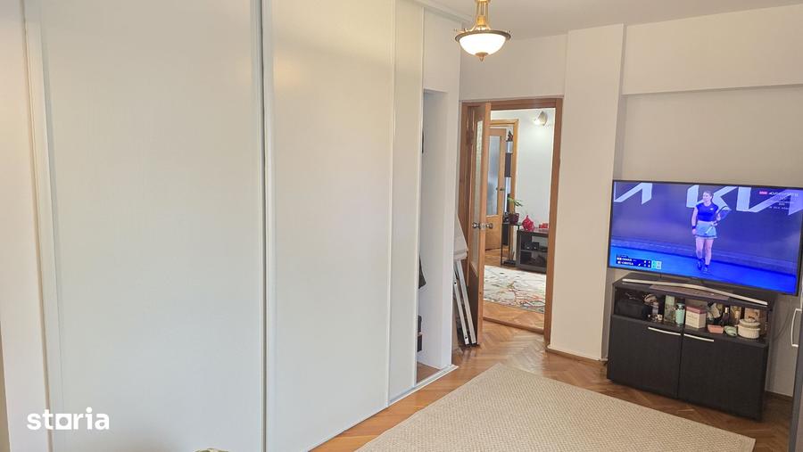 Vand apartament cu 3 camere Deva, etaj 1, din anul 2000, 157 mp, BOXA - 10