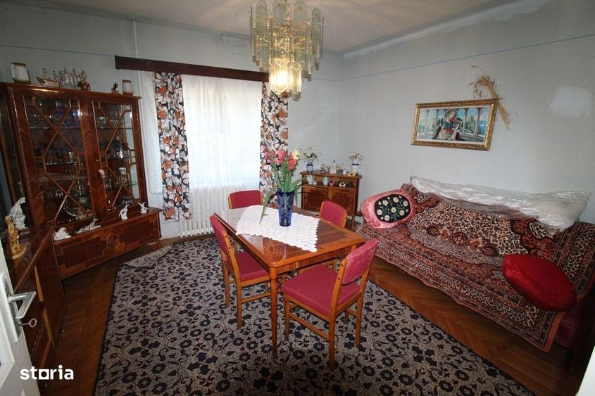 Casă cu 4 camere în Central