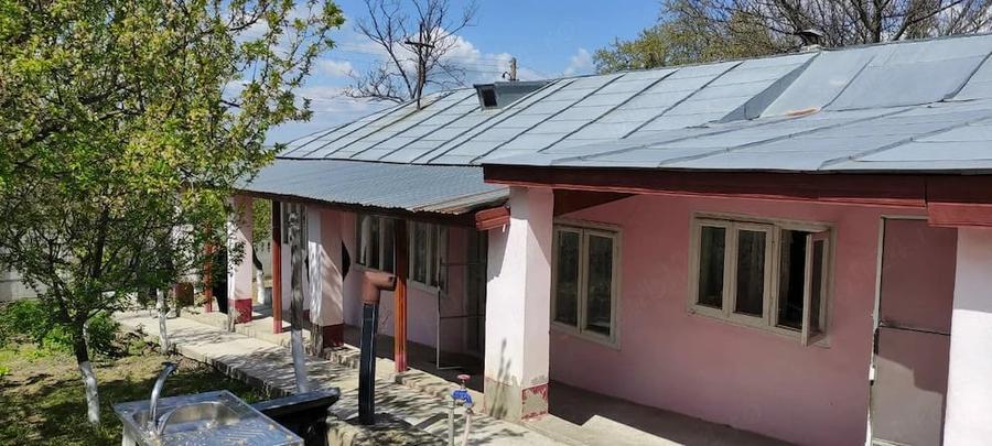 Casă cu 3 camere cu Teren 1000 Mp în Costache Negri