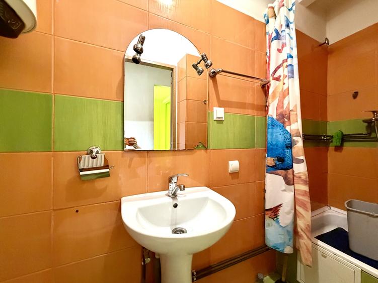 Garsonieră decomandată, mobilată în Lipovei