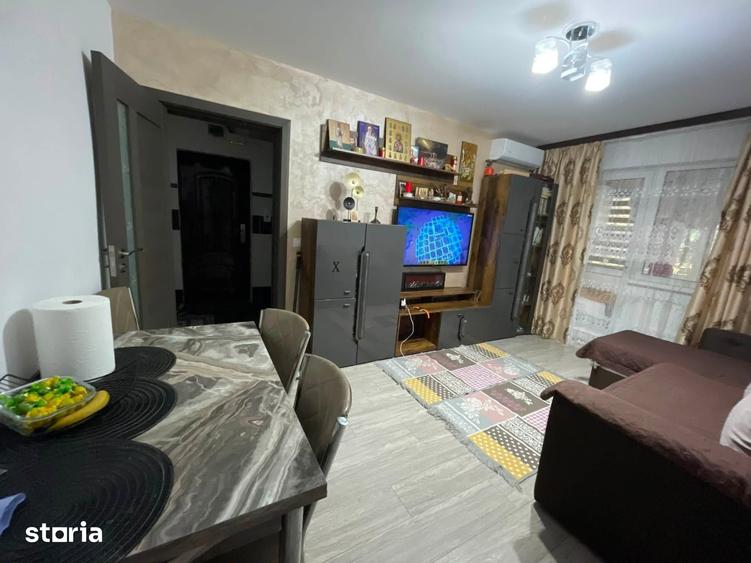 Apartament cu 3 camere semidecomandat în Sud