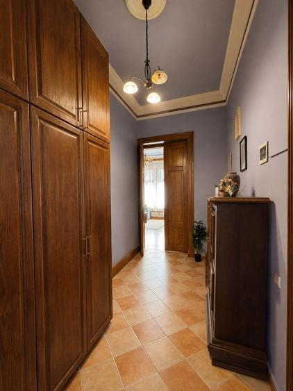 Apartament cu 3 camere semidecomandat, mobilat în Ultracentral