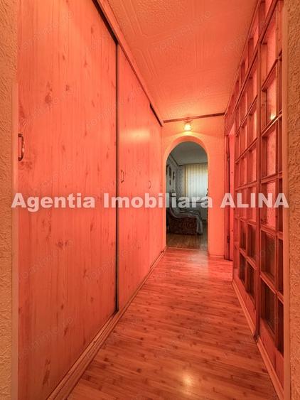 Apartament cu 3 camere semidecomandat în Gojdu