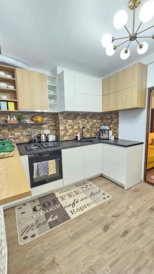 Apartament cu 3 camere semidecomandat în Cug