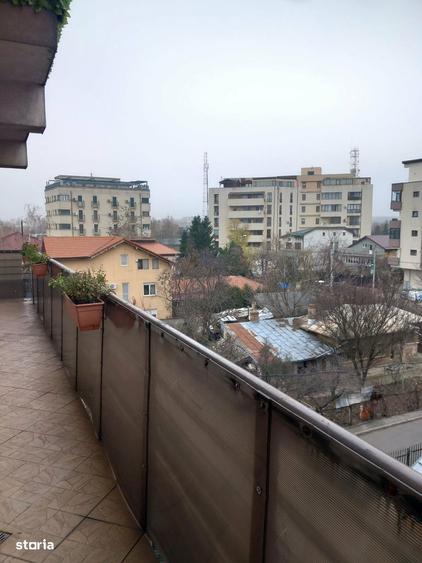 Apartament cu 3 camere în Băneasa