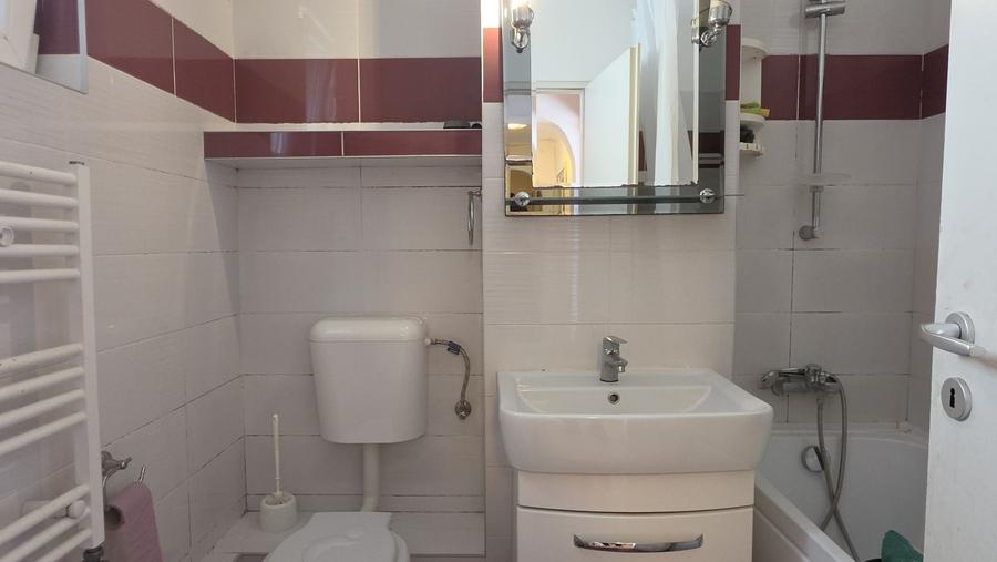Apartament cu 3 camere decomandat, mobilat în Centrul Civic