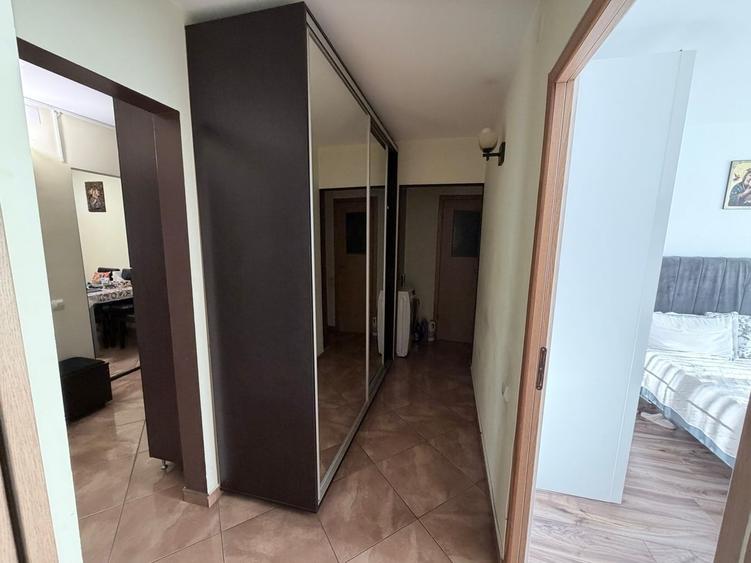 Apartament cu 4 camere decomandat în Baba Novac