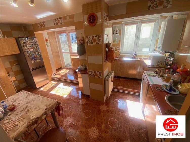 Apartament cu 4 camere decomandat în Ultracentral
