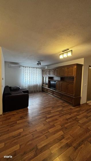 Apartament cu 3 camere decomandat, mobilat în Central