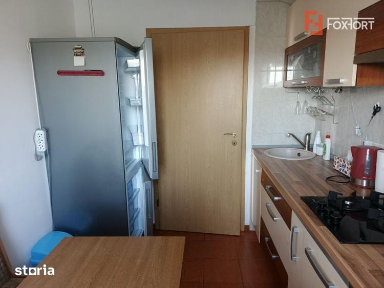 Apartament cu 3 camere semidecomandat în Est