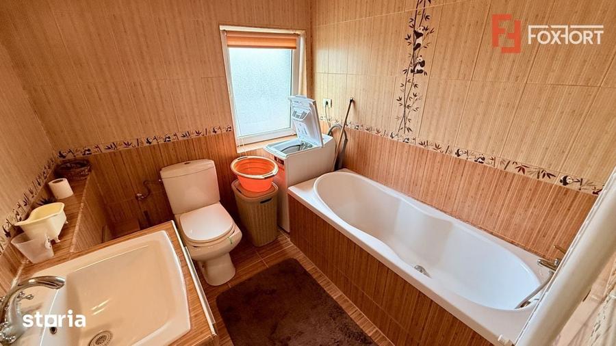 Apartament cu 3 camere semidecomandat în Ghiroda