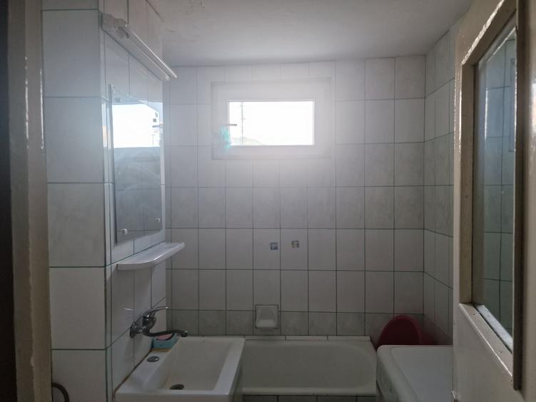 Apartament cu 2 camere decomandat în Precista