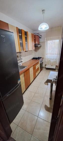 Apartament cu 3 camere decomandat în Girocului