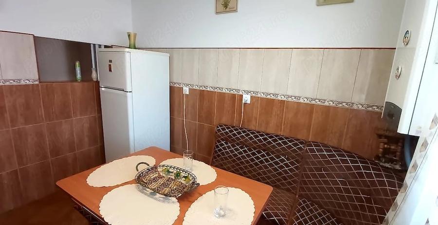 Apartament cu 3 camere semidecomandat în Central