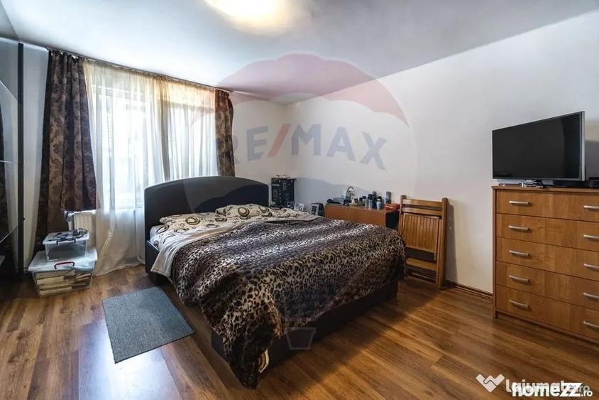 Casă cu 7 camere cu Teren 136 Mp în Schei