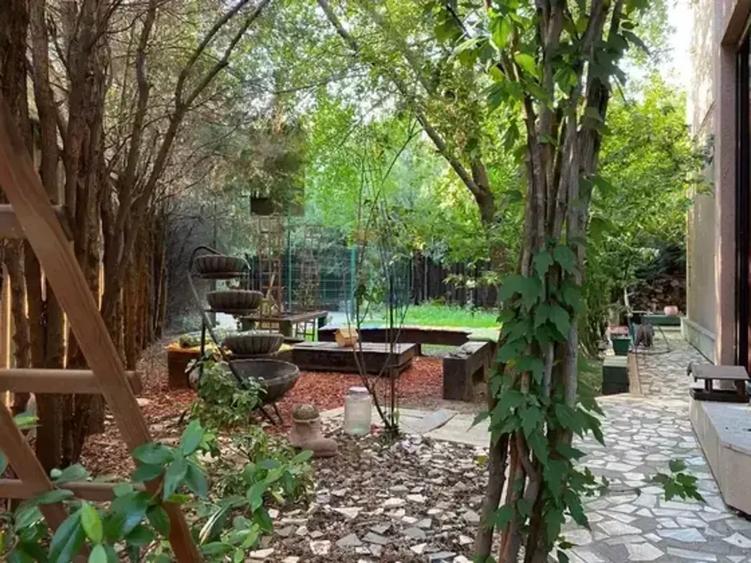 Vilă Luxury în Zona Jandarmeriei | 8 Camere | Arhitectură Eleganta - 2