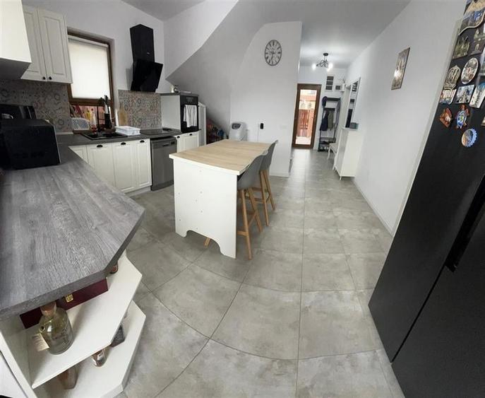 CASA DEOSEBITA 4 CAMERE, CRISTIAN - 4