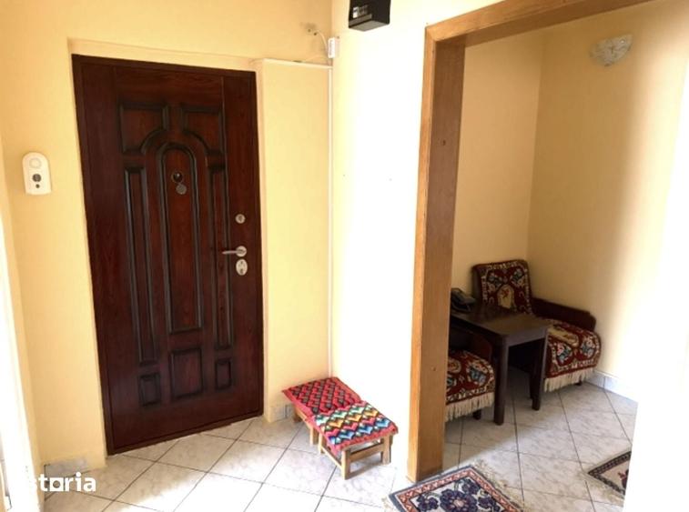 Apartament cu 3 camere decomandat în Micro 17