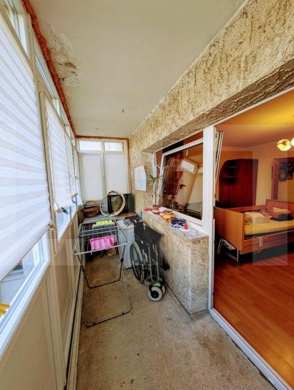 Apartament de vanzare, cu 3 camere, 65 mp, decomandat, Piata Victoriei - 15