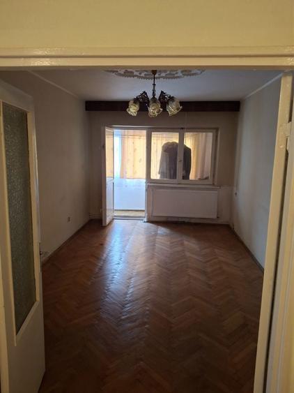 Apartament 3 camere decomandat - 1