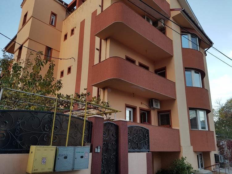 PROPRIETAR - apartament pretabil birouri, 140 mp,etajul 1 in vila Bd. Mamaia - 1