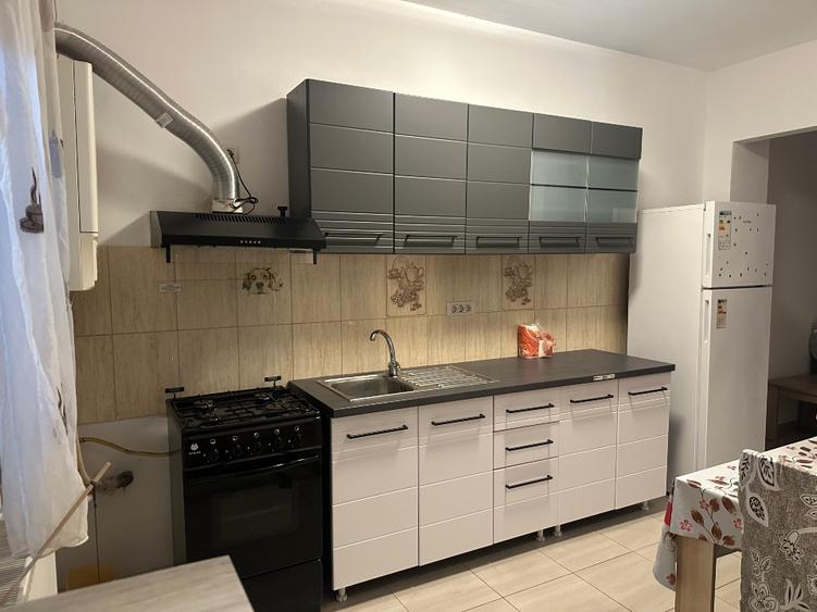 Inchiriere casa 3 camere P + 1 + M tip insiruita Prelungirea Ghencea, Cartierul  - 4