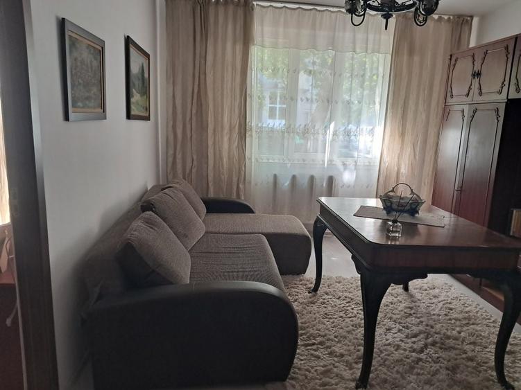 Apartament cu 3 camere semidecomandat în Ultracentral