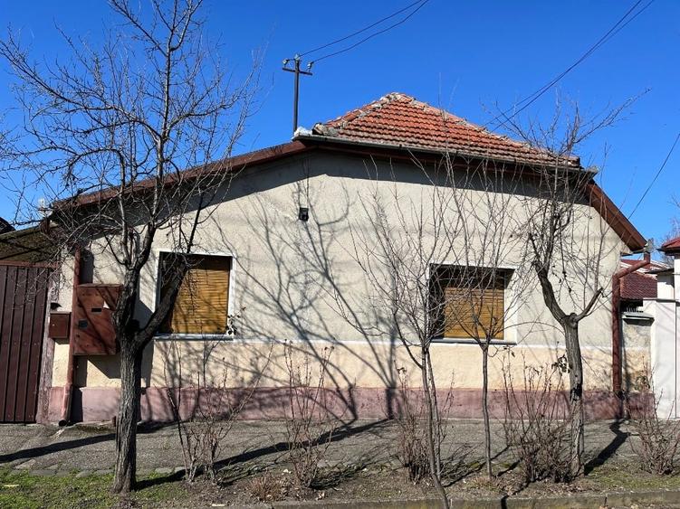 Casă de vânzare- 3 camere, teren total 796mp, front stradal 16,7m- Zona Grădiște - 1