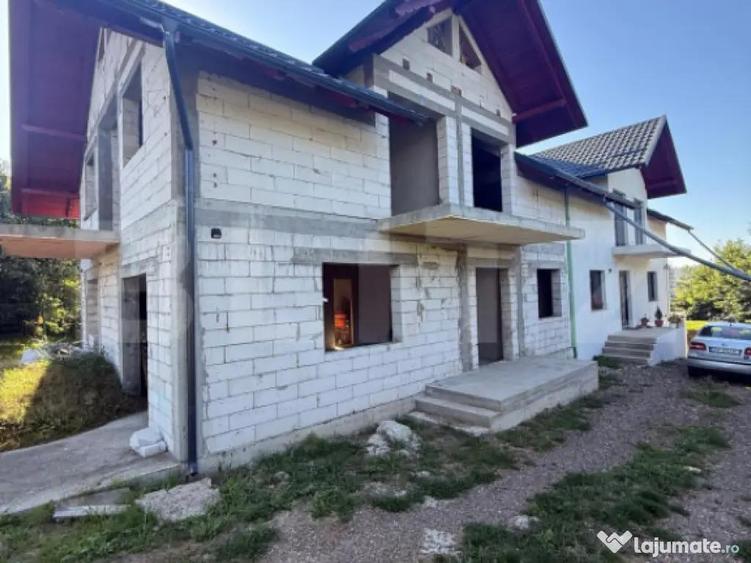 Casa Duplex la rosu, 222 mp utili, teren 423 mp, Burdujeni, - 1