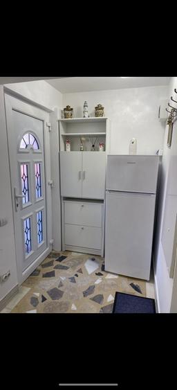 Inchiriez garsoniera la curte - 6