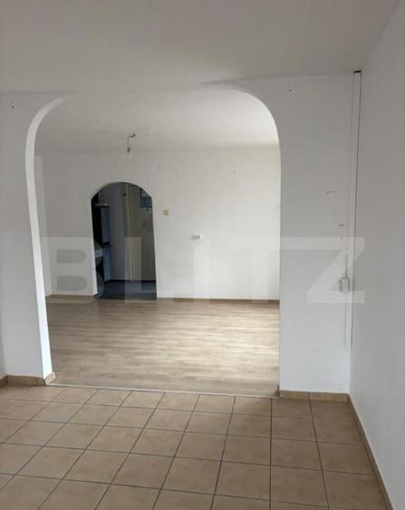 Spa?iu comercial de inchiriat | 44 mp | Vad pietonal inten - 2
