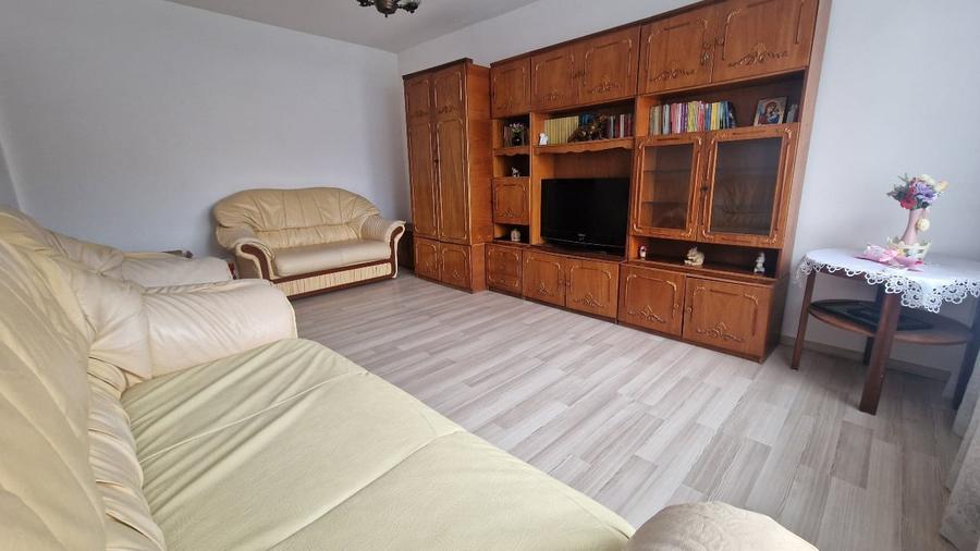 Proprietar , vand ap cu 2 camere - 2