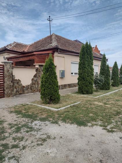 Vand Casa in Curtici - 1