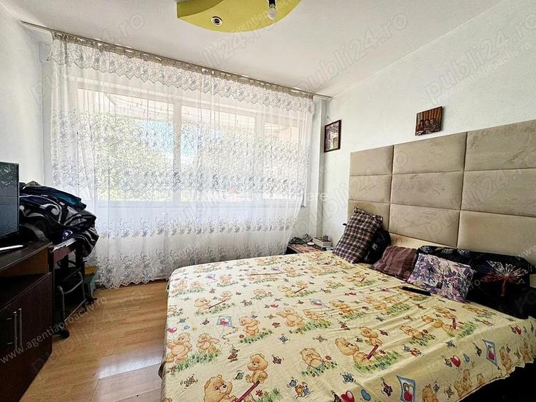 Apartament cu 4 camere, in cartier Micro 16, aproape de Complex Siret. Apartament cu 4 camere, in cartier Micro 16, aproape de Complex Siret.