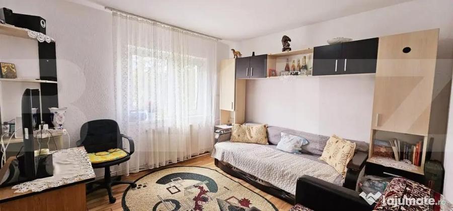 Apartament de vanzare, cu 3 camere, decomandat, 68mp, parter - 4