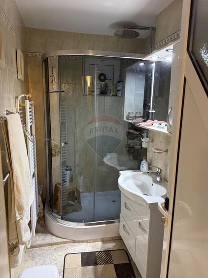 Apartament cu 3 camere de vânzare în Centrul orașului Câmpulung - 2