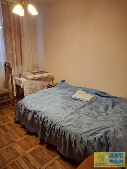 FAR, de vanzare 3 camere, decomandat, etaj 1, gaze - 10