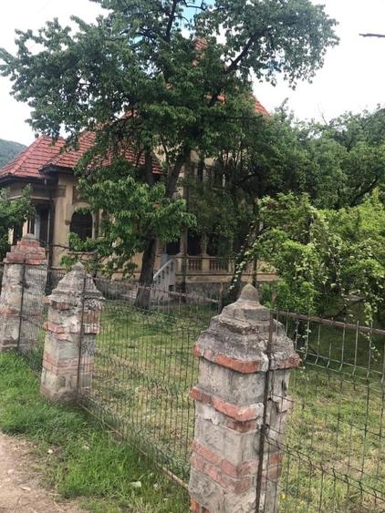 Conac autentic cu arhitectură deosebită!Proprietate cu caracter și teren 7.817mp - 5