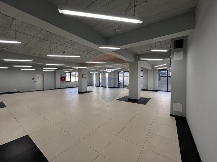 Spatiu comercial modern de inchiriat / 2 locuri de parcare - 27