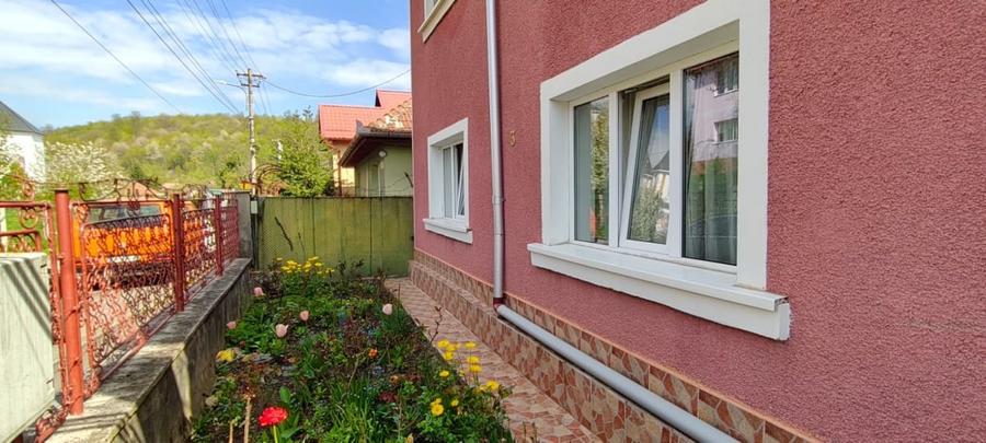 Casă individuală cu 7 camere cu Canalizare în Dârste