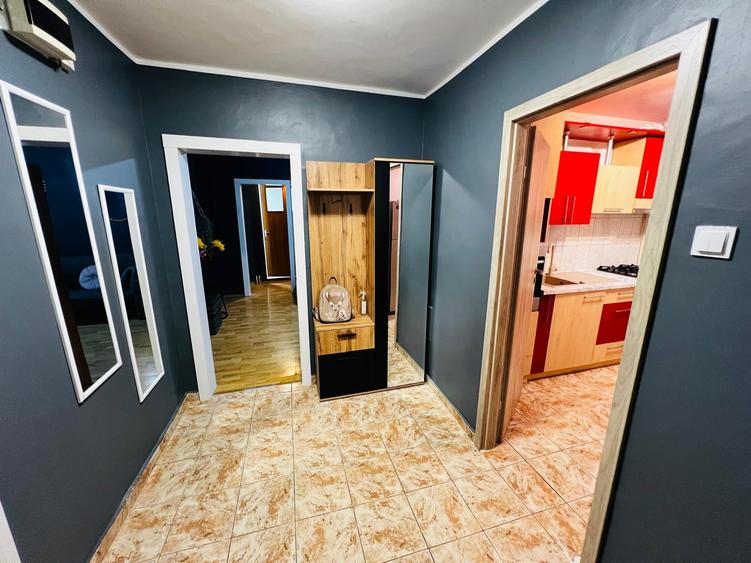 Apartament 3 Camere,Titan,metrou Nicole Grigorescu,PIATA bl.1978, decomandat - 2