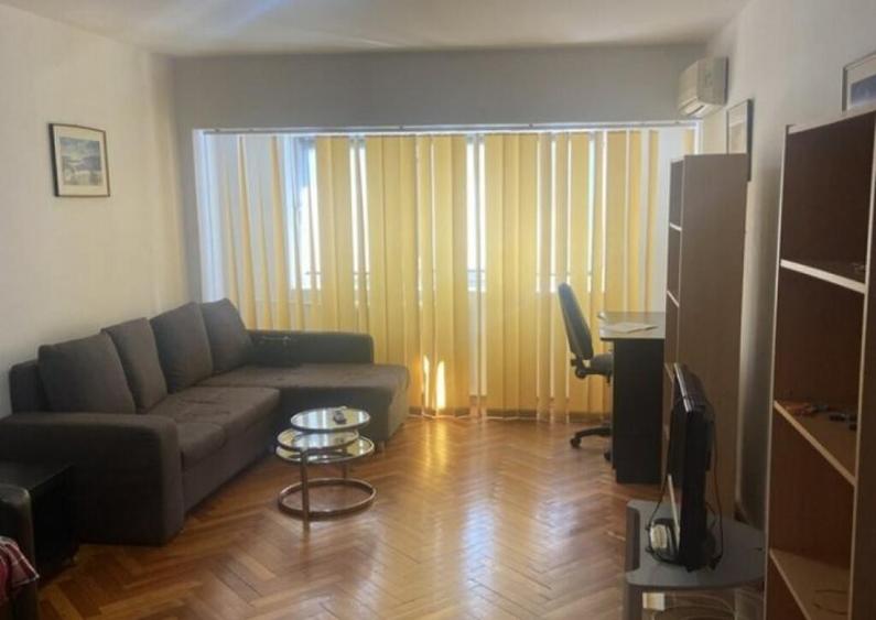 Central,B dul.Unirii, colt cu B-dul. Mircea Voda,Ap.2 cam. - 13