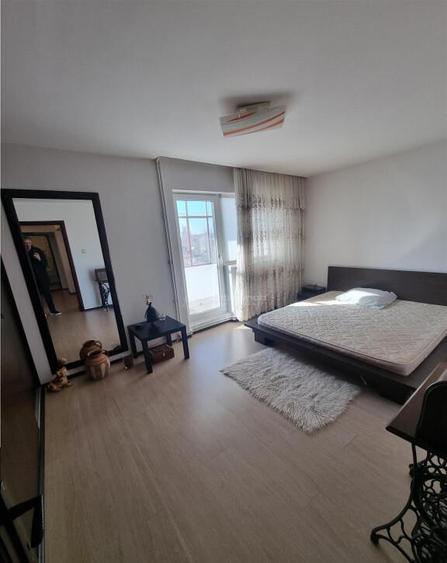 Apartament 3 cam renovat et 3 din 4 zona F-uri - 12