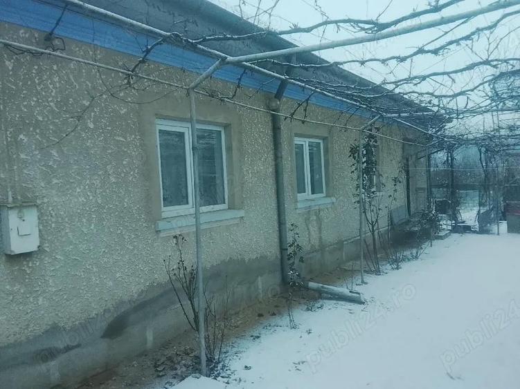 Vind casa cu anecxe - 2