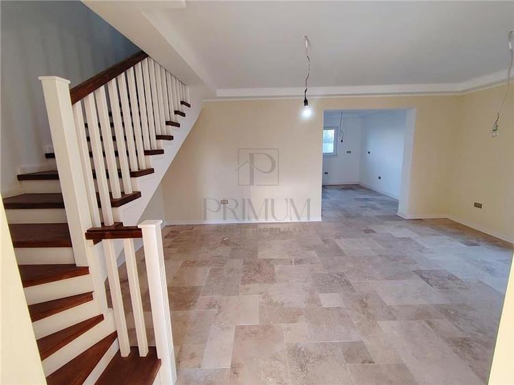 Duplex despartit prin garaj - zona excelenta - toate utilitatile - asfalt - pano - 11