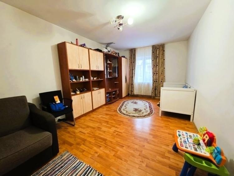 Podul de Fier-Profesor Paul-2 Camere Decomandat-bloc 82' - 1