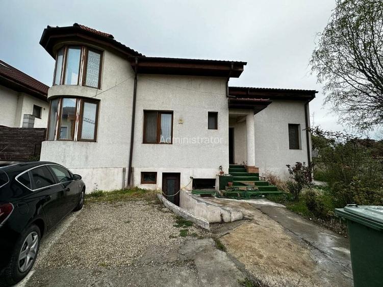 Casă individuală cu 4 camere în Central