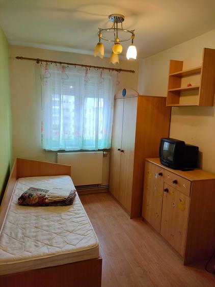 Inchiriez apartament 3 camere - 6