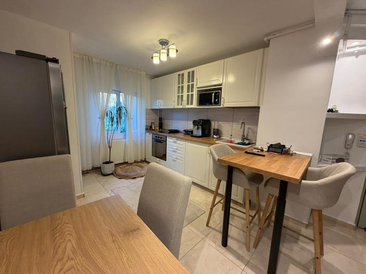 Apartament 3 camere de vânzare, Veteranilor - Dealul Tugulea - 1